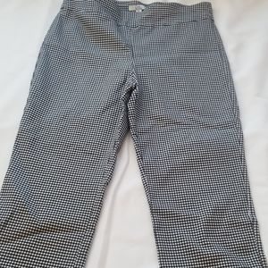 Size 10 cropped pants, black and white